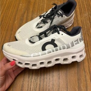 On Running Mens Cloudmonster Size 10
